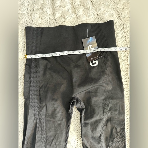 ✨GymTalk Women’s two piece athletic gym wear good/fair condition with tags.✨ - Picture 5 of 8